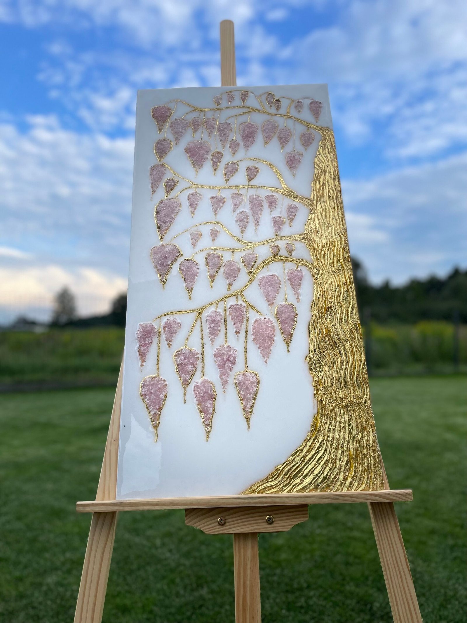 Auksinis medis su rožiniai akmenukais - Image 2