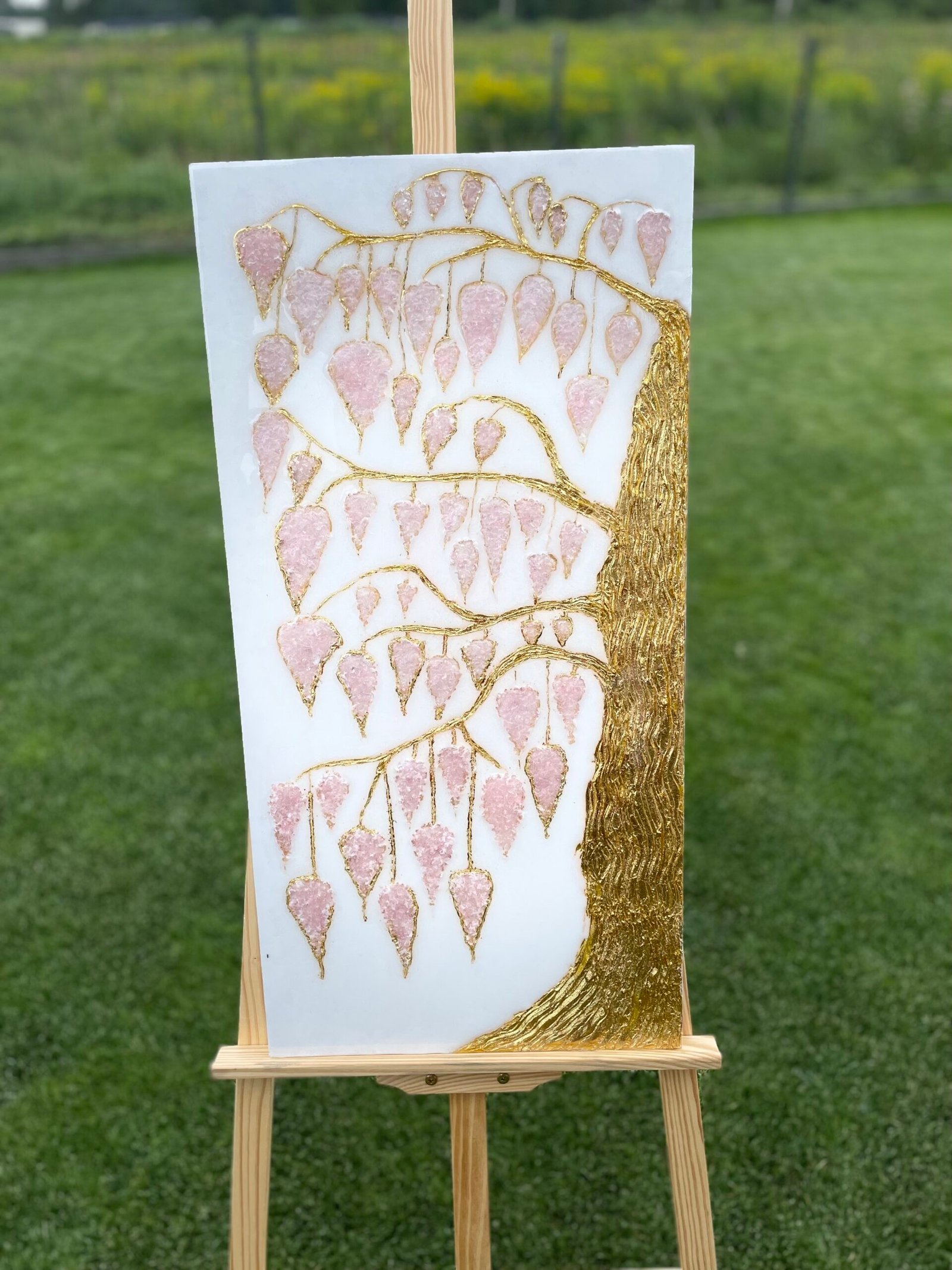 Auksinis medis su rožiniai akmenukais - Image 6