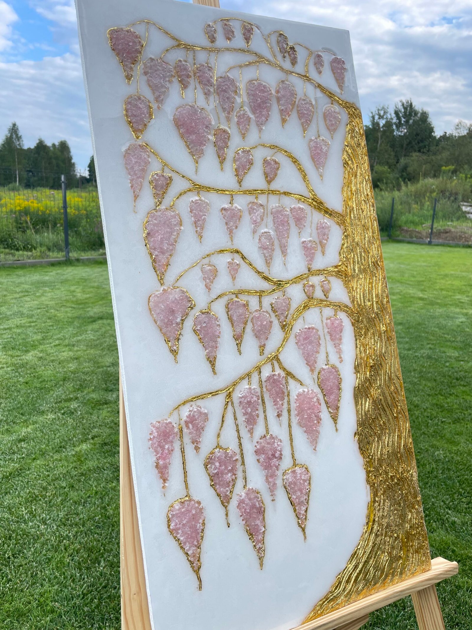 Auksinis medis su rožiniai akmenukais - Image 9