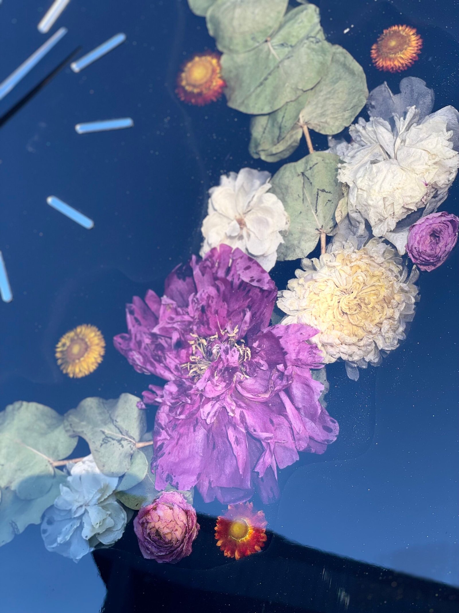 Laikrodis "Juodas su gyvomis gėlėmis" 60cm - Image 2