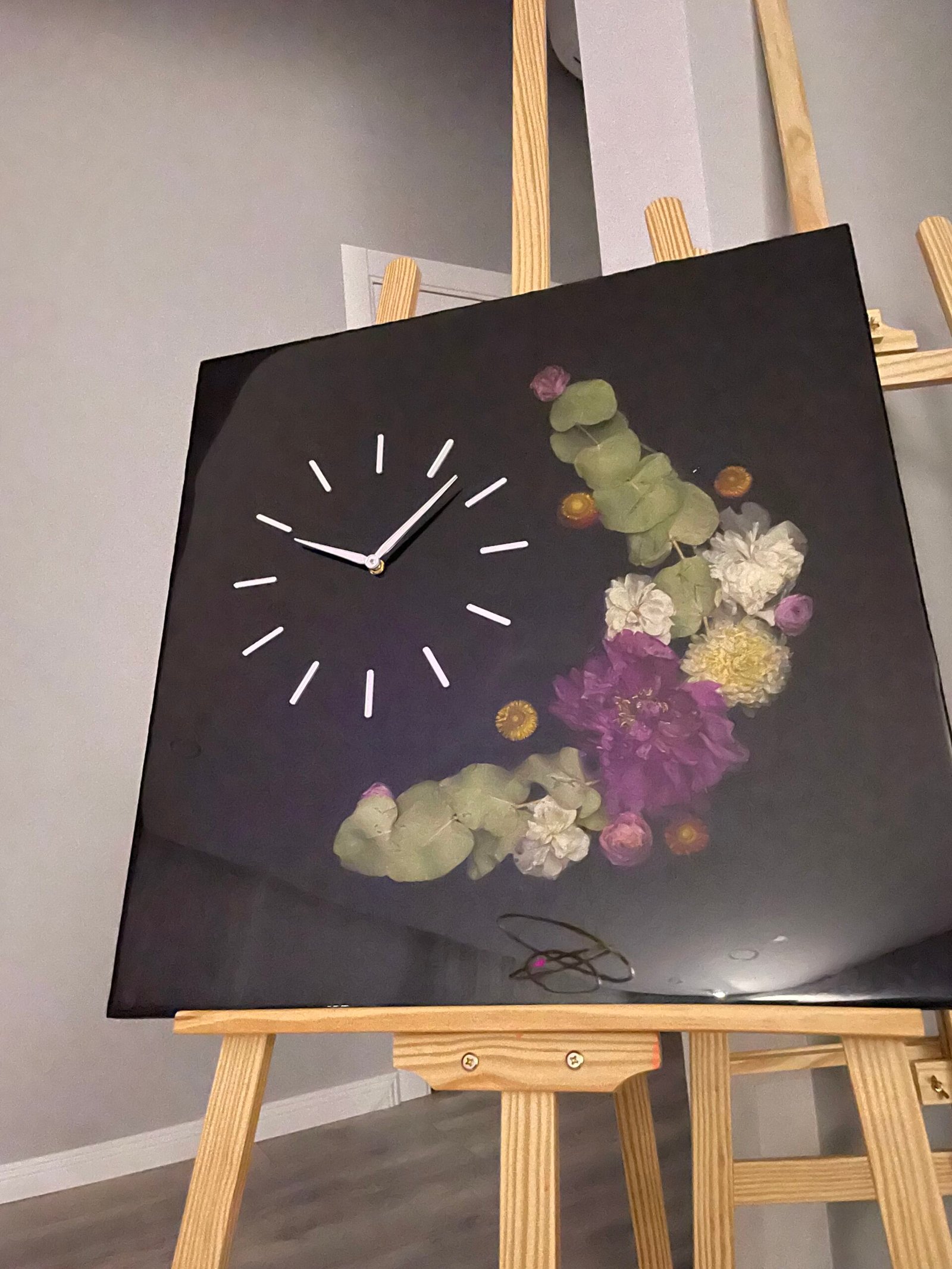 Laikrodis "Juodas su gyvomis gėlėmis" 60cm - Image 3